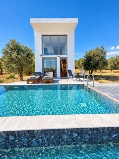 Marina's Private Pool Villas Adults Only - 8