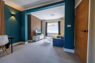 Glebe Suite I Cozy 2BR I Close to Barry Town I Near Jenner Park Football Club I WiFi I Parking I Easy Cardiff Access - 8