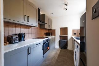 Glebe Suite I Cozy 2BR I Close to Barry Town I Near Jenner Park Football Club I WiFi I Parking I Easy Cardiff Access - 6