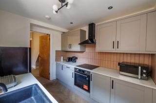Glebe Suite I Cozy 2BR I Close to Barry Town I Near Jenner Park Football Club I WiFi I Parking I Easy Cardiff Access - 5