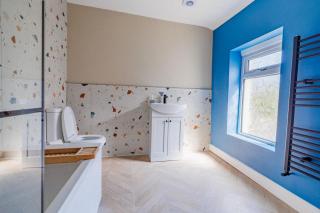 Glebe Suite I Cozy 2BR I Close to Barry Town I Near Jenner Park Football Club I WiFi I Parking I Easy Cardiff Access - 3