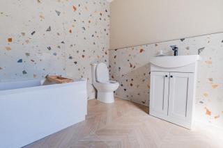 Glebe Suite I Cozy 2BR I Close to Barry Town I Near Jenner Park Football Club I WiFi I Parking I Easy Cardiff Access - 1
