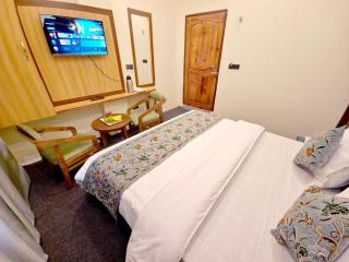 Hotel The Royal Tower Kashmir - 2