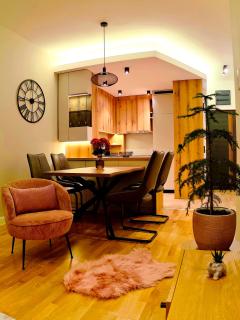 1BR Apartment, Terrace, City & Sea View, Parking - 0