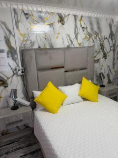 Distinctive BNB - 2