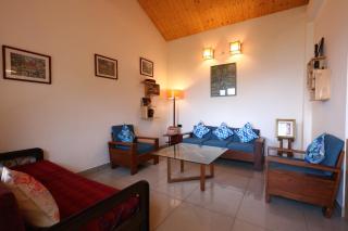 Cozy Hillside Studio - 2