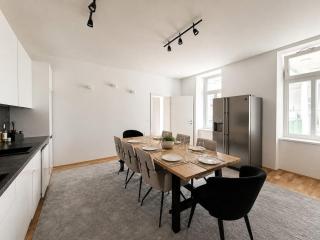 3 bedrooms & balcony near Schonbrunn - 4