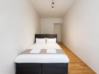 3 bedrooms & balcony near Schonbrunn - 1