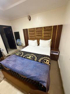 Max Allure Sleek 1 Bedroom Escape in GRA Quarters - 7