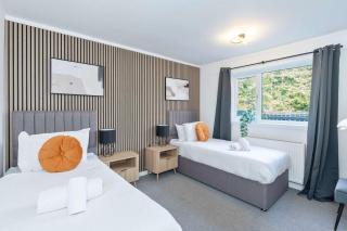 Contractor & Family Friendly House - Sleeps 8 - FREE Parking and Fast Wi-Fi - 9