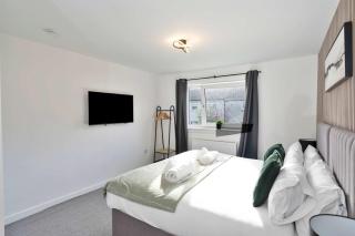 Contractor & Family Friendly House - Sleeps 8 - FREE Parking and Fast Wi-Fi - 1