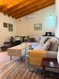 Lydia's Sea View - 2 bed House - 6
