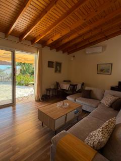 Lydia's Sea View - 2 bed House - 3