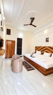Hotel SVP 500 Mtr from Rammandir - 7