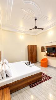 Hotel SVP 500 Mtr from Rammandir - 8