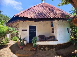 Bushbaby Cottage Diani Beach, Private Tropical Garden Escape - 9