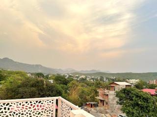 Cozy 2BHK Homestay - 8