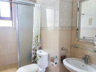 Family of 5, 3 bedroom apartment - 3
