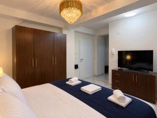 Lakefront Pearl Lux Studio - 6