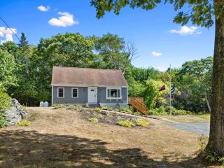 Boothbay Harbor Home with Water Views | Near Dining & Whale Watching - 9