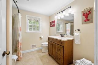 Boothbay Harbor Home with Water Views | Near Dining & Whale Watching - 8