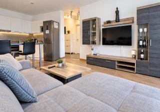 E2 Luxury OldTown Apt - 2x Parking, Foodstore, PCscreen, Netflix, Unlimited Music, Crib, BabyChair, FastWifi, Aircon - 6