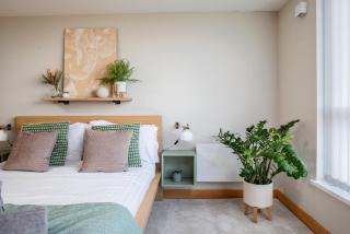 Luxury Leeds Penthouse - 2BR & 2 Baths - 6