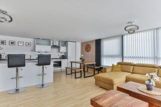 Luxury Leeds Penthouse - 2BR & 2 Baths - 2