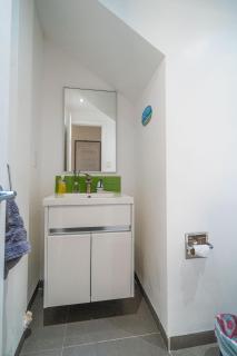 250D Stylish Waterfront Escape - 4