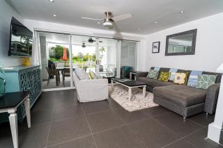 250D Stylish Waterfront Escape - 1