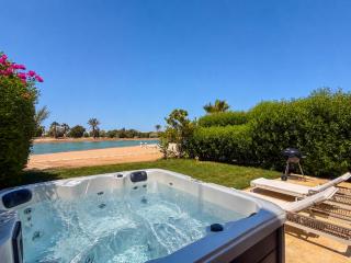Ollystays-Heated Jacuzzi, Lagoon & Golf, Chic 4BR Townhouse - 6