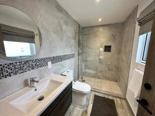 315B Spacious Waterfront Sanctuary - 5