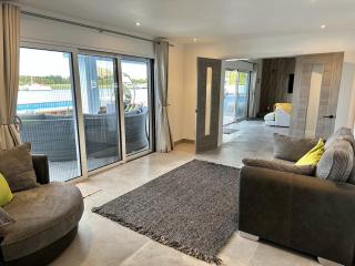 315B Spacious Waterfront Sanctuary - 3