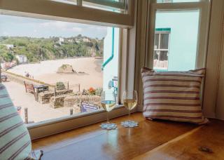 Luxury sea-view apartment in Tenby - Floral Corner - 8