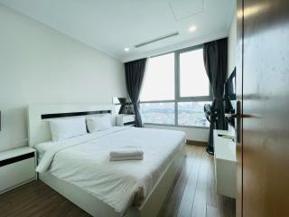 Landmark Aura Suites Vinhomes Central Park - 2