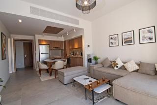 Ollystays-Heated Jacuzzi, Fanadir Marina Luxury 1BR, Walk to Kitesurf & Beach - 5