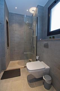 Ollystays-Heated Jacuzzi, Fanadir Marina Luxury 1BR, Walk to Kitesurf & Beach - 3