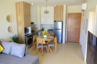 Ollystays Lagoon & Pool Views, Shedwan 1BR, Near Abu Tig ! - 3