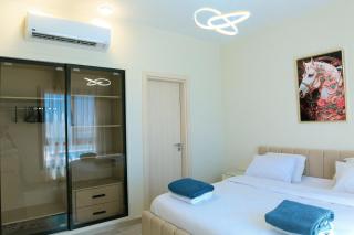 Ollystays Lagoon & Pool Views, Shedwan 1BR, Near Abu Tig ! - 4