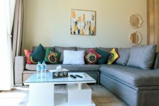 Ollystays Lagoon & Pool Views, Shedwan 1BR, Near Abu Tig ! - 0
