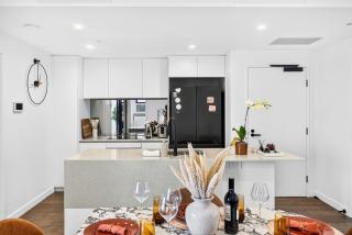 2BR Broadwater Views - Pool, Gym & Parking - 7