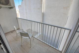 Spacious 4 Bedroom & 4 Bathrooms Apartment - 0
