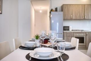 Spacious 4 Bedroom & 4 Bathrooms Apartment - 9