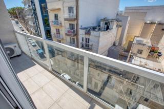Spacious 4 Bedroom & 4 Bathrooms Apartment - 8