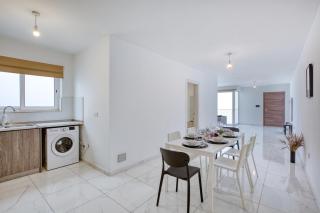 Spacious 4 Bedroom & 4 Bathrooms Apartment - 7