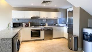 Ollystays Private Heated Pool 4BR Villa, Nanny Room! Joubal Near Marina - 1