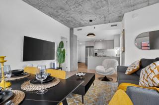 Spacious 2br Montréal Stay - Old Port - 3