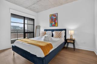 Stylish 2BR Getaway - Old Port Montreal - 7