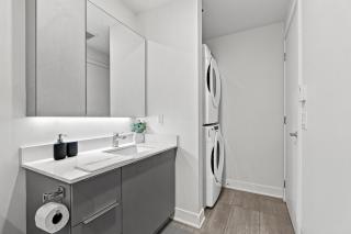 Stylish 2BR Getaway - Old Port Montreal - 6