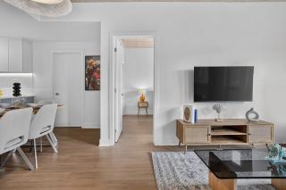 Stylish 2BR Getaway - Old Port Montreal - 4